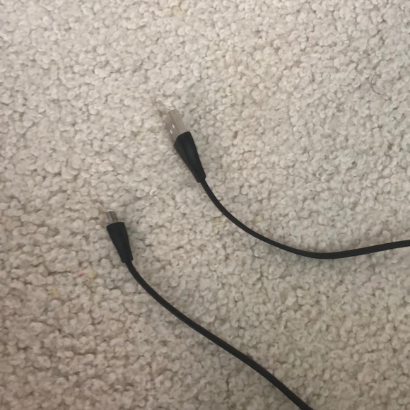 Inateck blue tooth speaker and charging cord - Picture 4 of 4